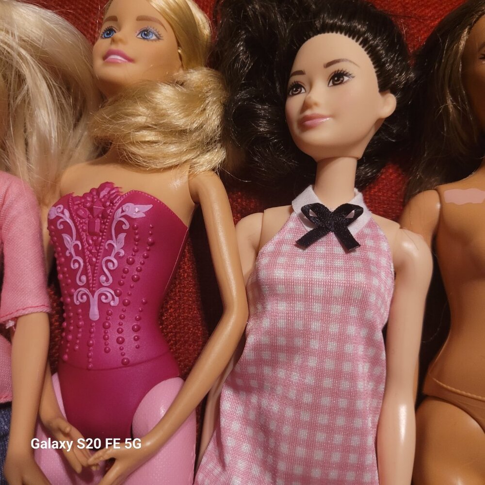 Five Barbies - Picture 2 of 4